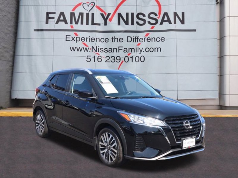 Certified 2022 Nissan Kicks SV image 1