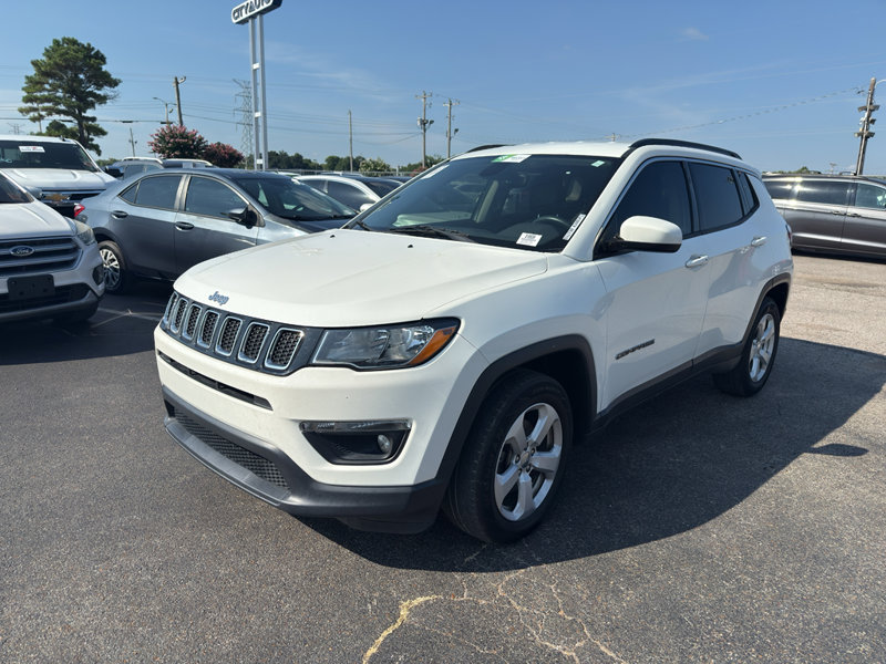 Used 2017 Jeep Compass Latitude image 1