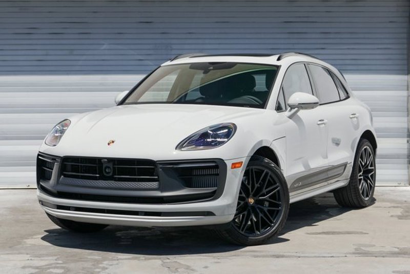 Certified 2025 Porsche Macan GTS image 1
