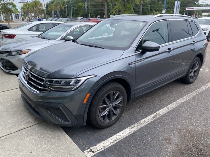 Used 2022 Volkswagen Tiguan SE image 1