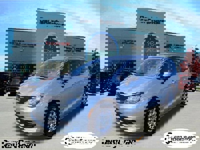 Certified 2023 Chrysler Voyager LX image 1