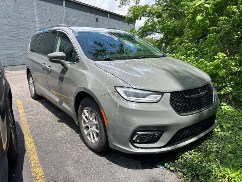 Used 2022 Chrysler Pacifica Touring-L image 1