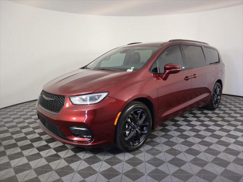 Certified 2022 Chrysler Pacifica Touring-L w/ S Appearance Package image 1