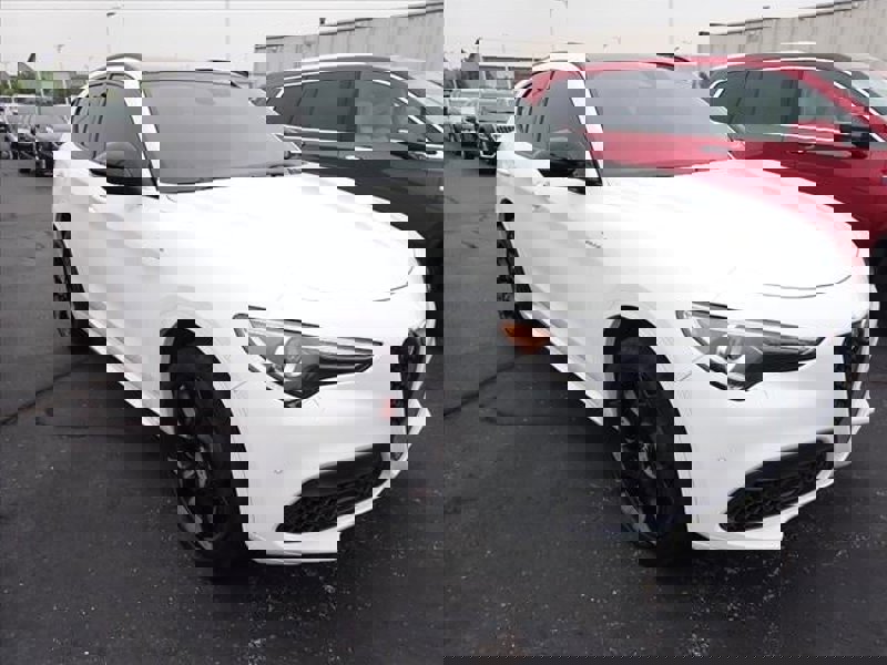 Used 2022 Alfa Romeo Stelvio Veloce image 1