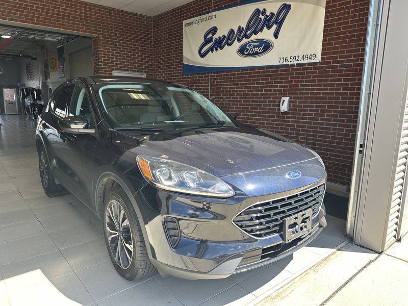 Used 2021 Ford Escape SE w/ SE Sport Appearance Package image 1