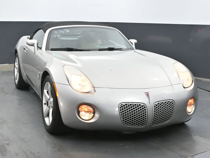 Used 2006 Pontiac Solstice Convertible w/ Premium Package image 1