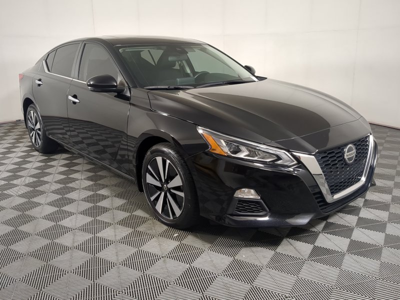 Certified 2022 Nissan Altima 2.5 SV w/ SV Premium Package image 1