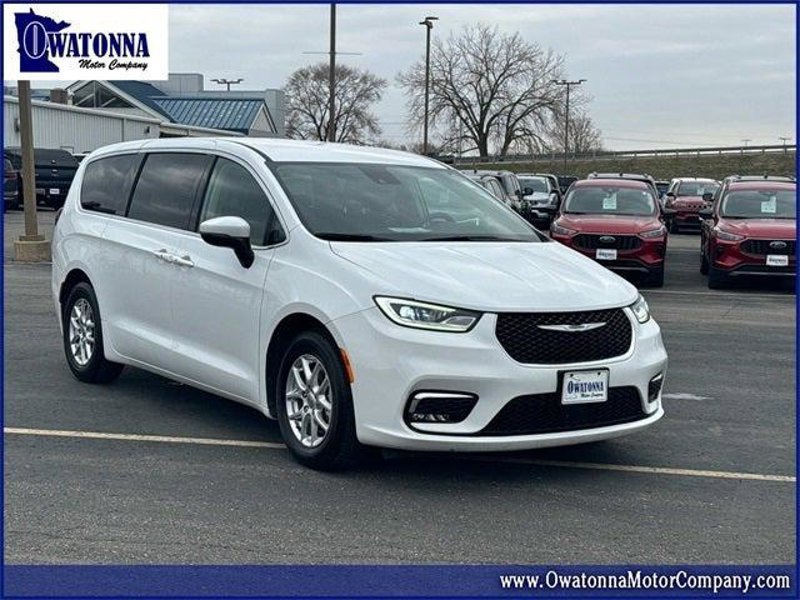 Certified 2023 Chrysler Pacifica Touring-L image 1