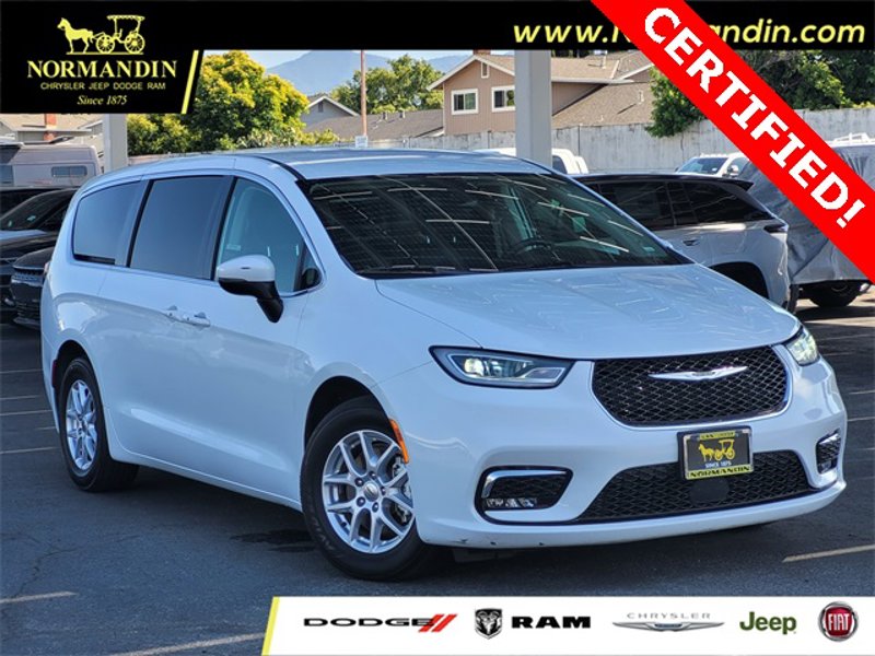 Certified 2023 Chrysler Pacifica Touring-L image 1