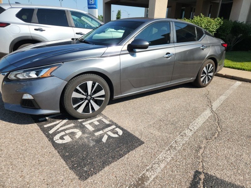 Used 2021 Nissan Altima 2.5 SV image 1