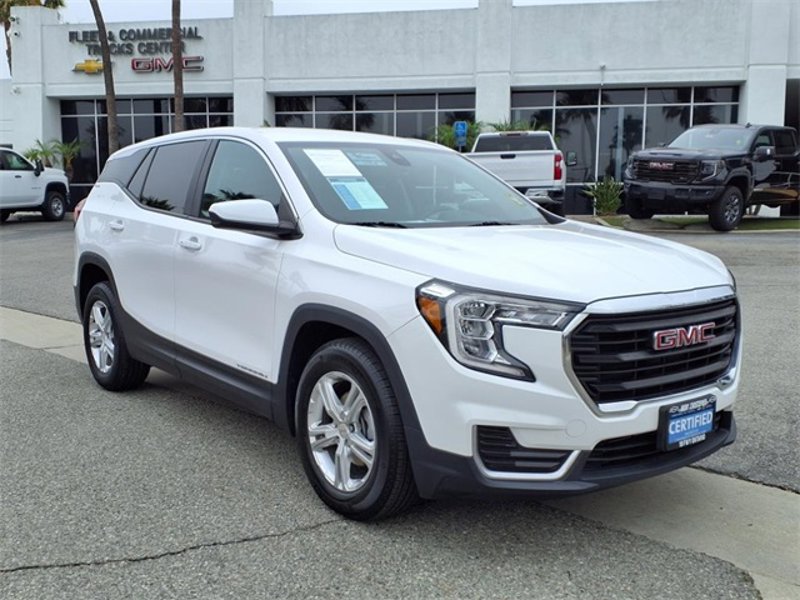 Certified 2022 GMC Terrain SLE image 1