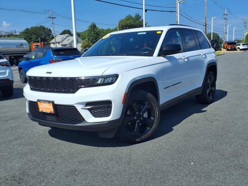 Certified 2023 Jeep Grand Cherokee Altitude image 1