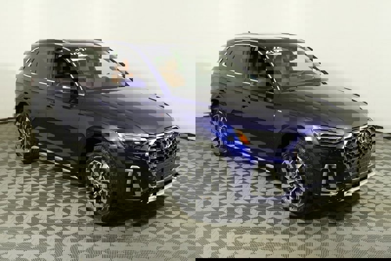 Certified 2025 Audi Q5 2.0T Premium Plus image 1