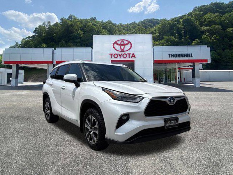 Certified 2024 Toyota Highlander XLE image 1