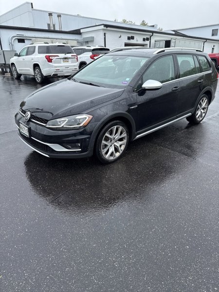 Used 2019 Volkswagen Golf Alltrack S image 1