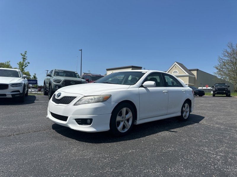 Used 2011 Toyota Camry XLE image 1
