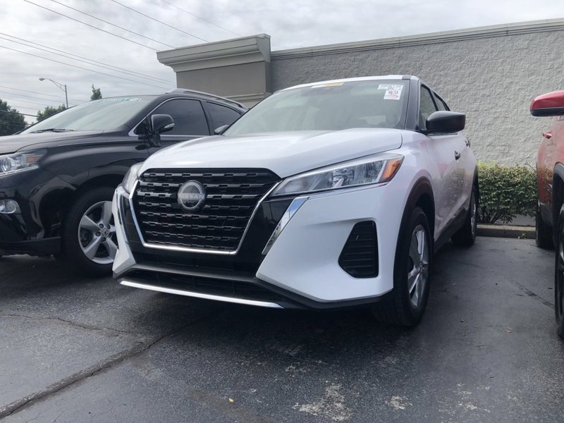Used 2023 Nissan Kicks S image 1