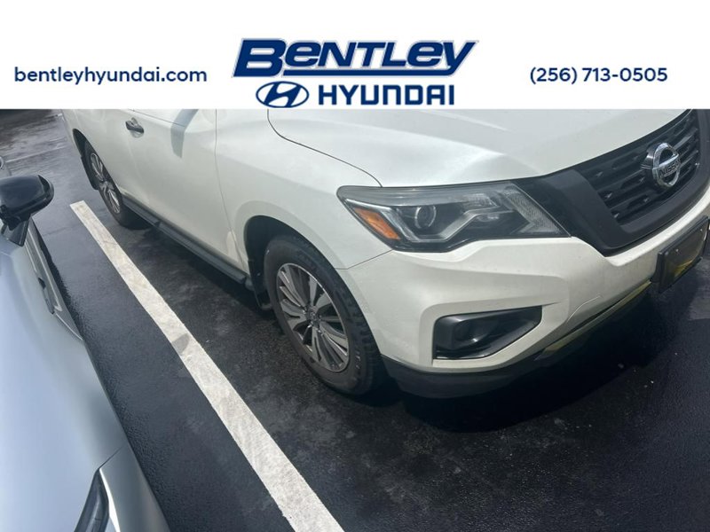 Used 2017 Nissan Pathfinder SL image 1