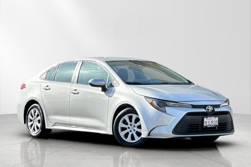 Used 2024 Toyota Corolla LE image 1