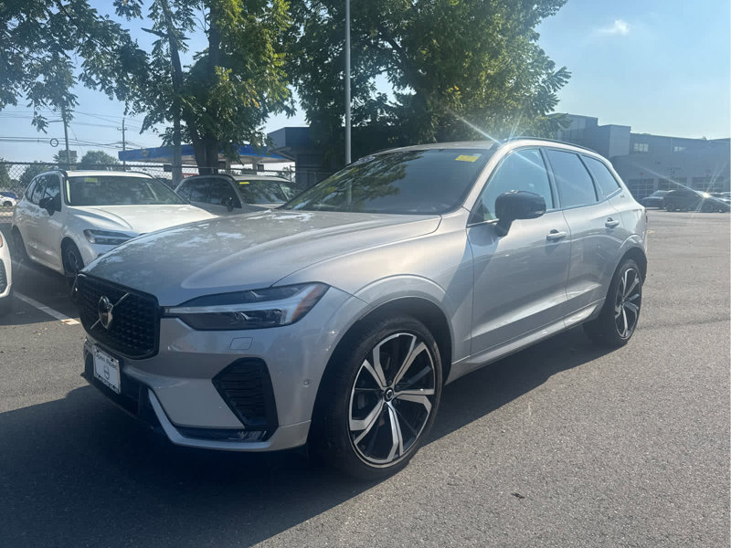 Certified 2023 Volvo XC60 B5 Ultimate w/ Climate Package image 1