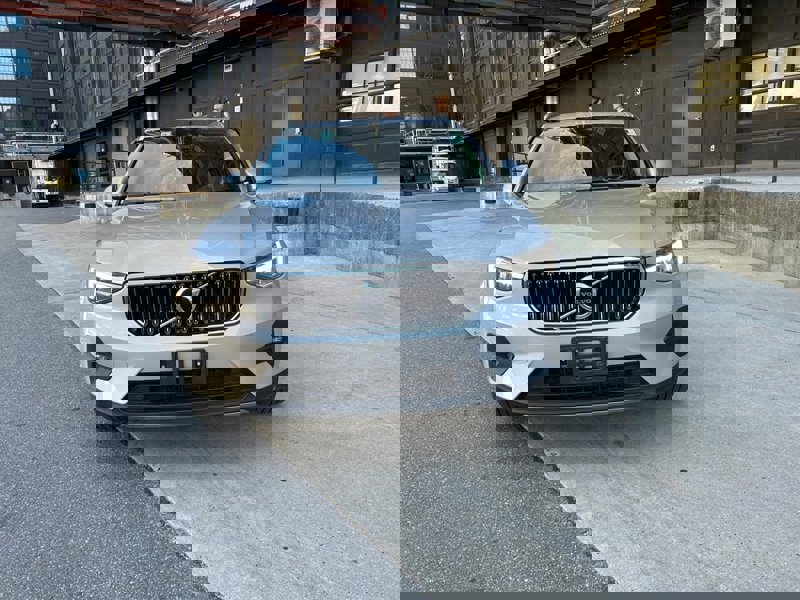 Certified 2025 Volvo XC40 B5 Plus image 1