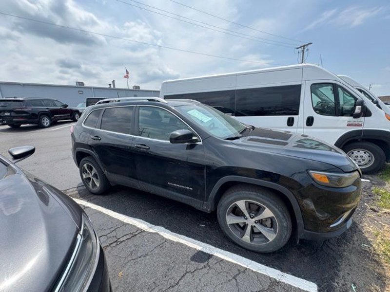 Used 2019 Jeep Cherokee Limited image 1