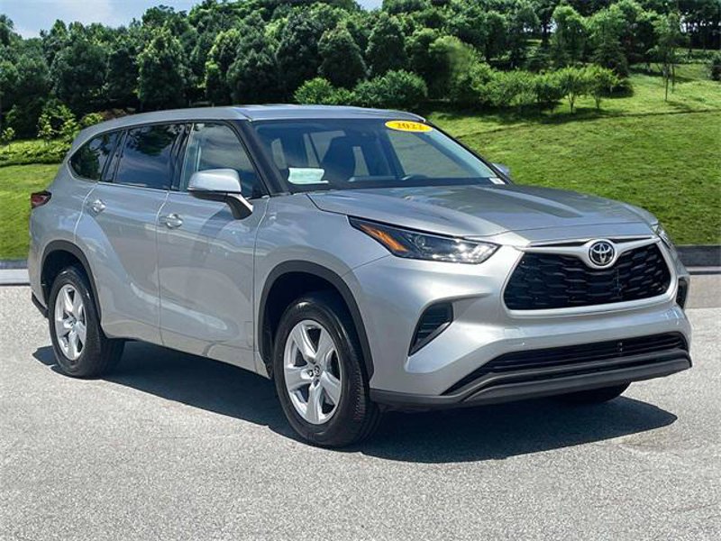 Certified 2022 Toyota Highlander L image 1