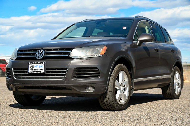 Used 2013 Volkswagen Touareg TDI image 1
