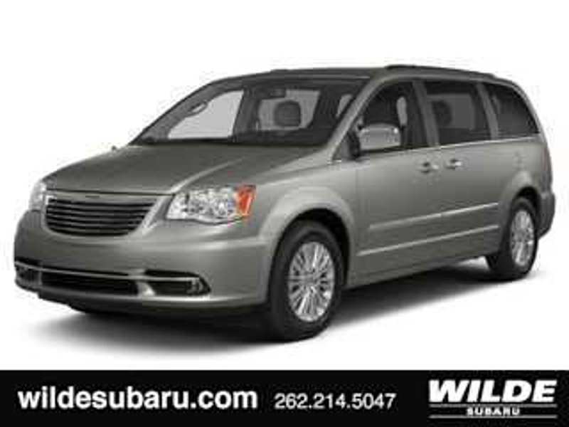 Used 2013 Chrysler Town & Country Touring image 1