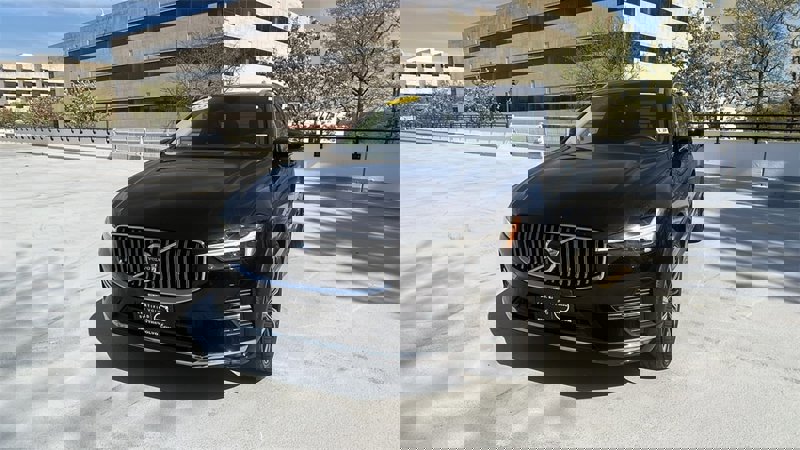 Certified 2022 Volvo XC60 B5 Inscription w/ Climate Package image 1
