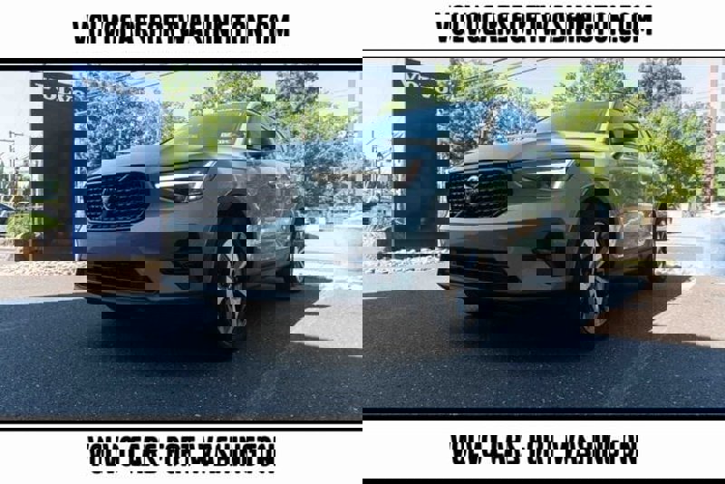 Certified 2023 Volvo XC40 B5 Plus w/ Driver Assist Package image 1