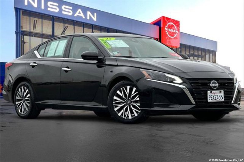 Certified 2023 Nissan Altima 2.5 SV image 1