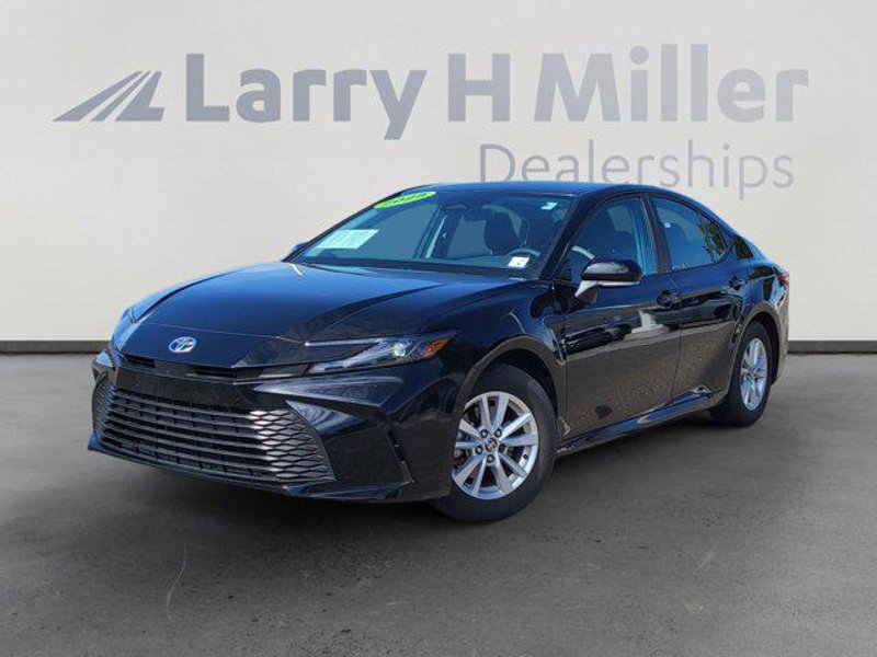 Certified 2025 Toyota Camry LE image 1