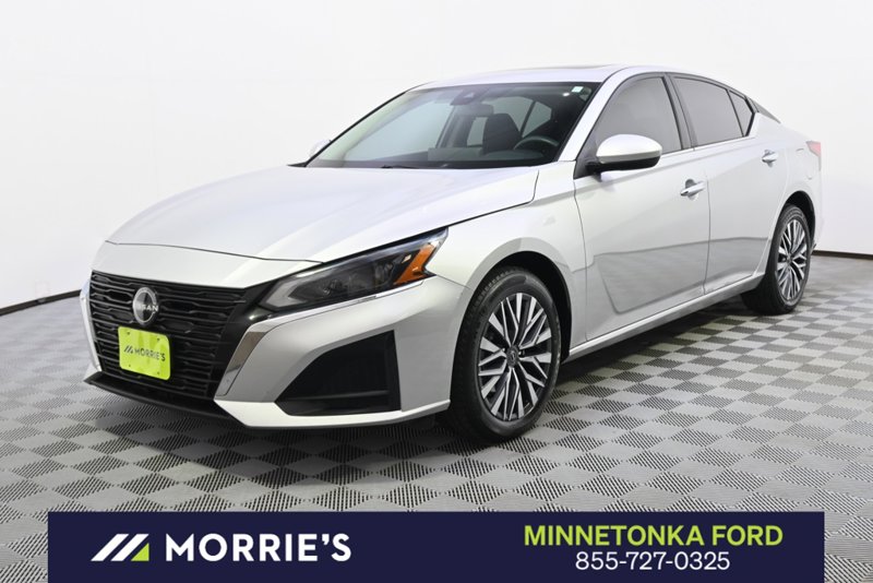 Used 2023 Nissan Altima 2.5 SV w/ SV Premium Package image 1