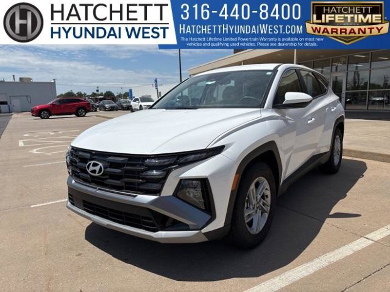 Certified 2025 Hyundai Tucson SE image 1