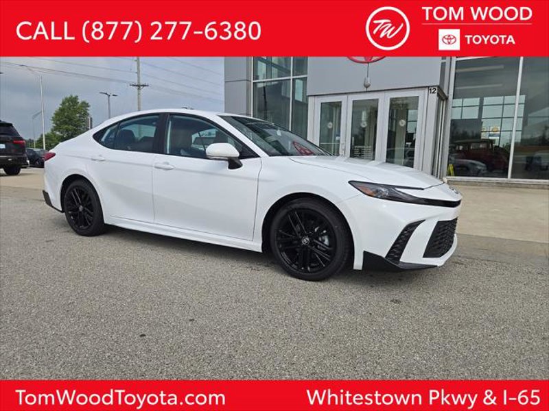 Certified 2025 Toyota Camry SE image 1