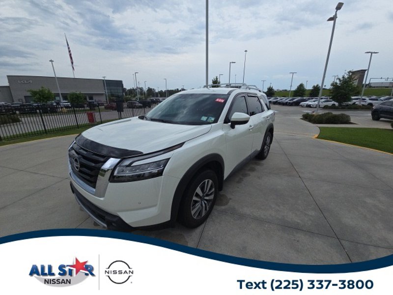 Certified 2023 Nissan Pathfinder SL image 1