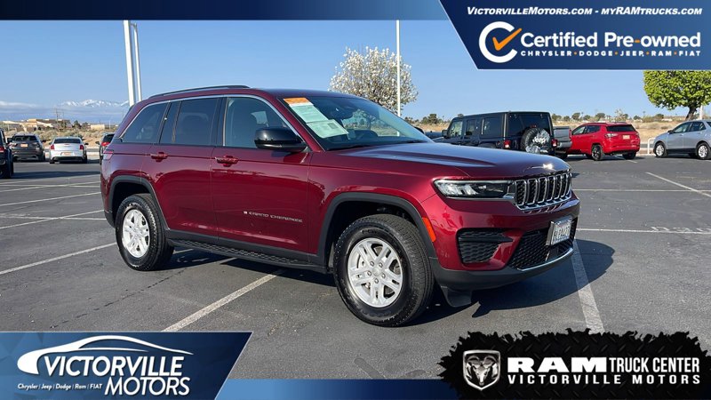 Certified 2023 Jeep Grand Cherokee Laredo image 1