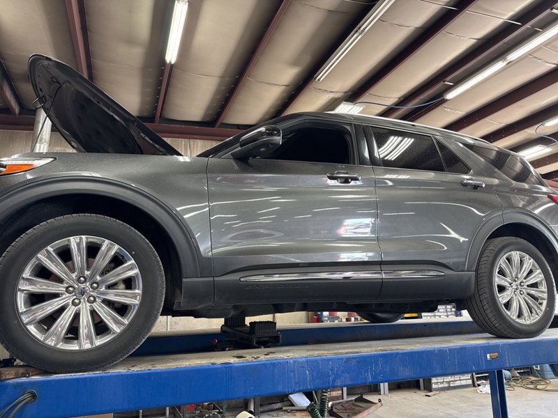 Used 2020 Ford Explorer Limited image 1