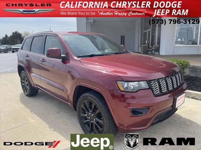 Certified 2022 Jeep Grand Cherokee Laredo X image 1