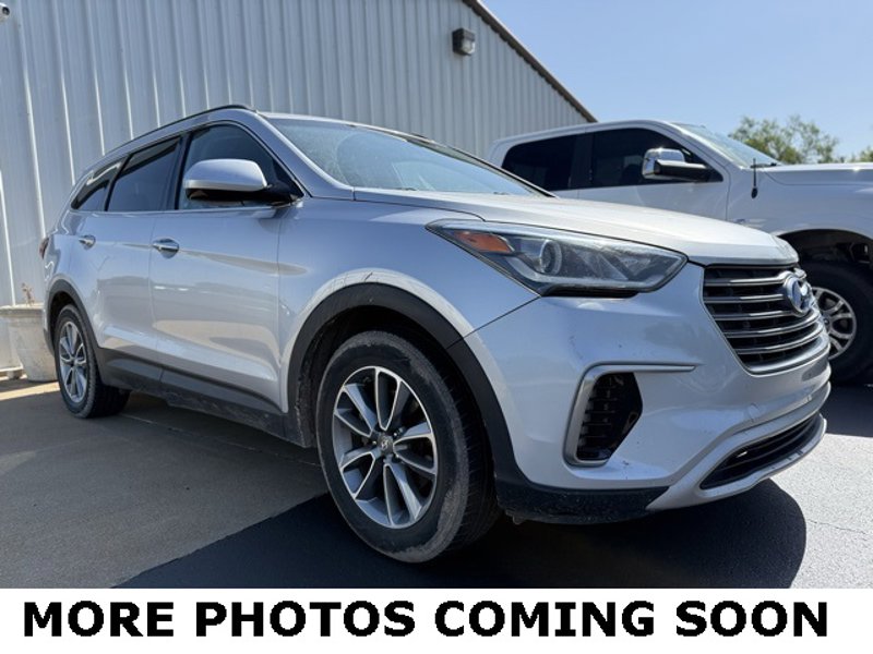 Used 2017 Hyundai Santa Fe SE image 1