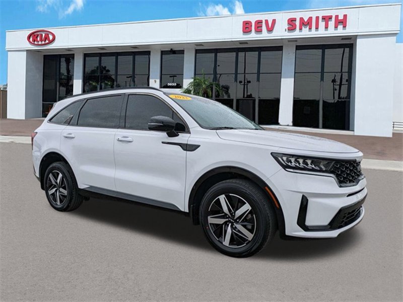 Certified 2022 Kia Sorento S image 1