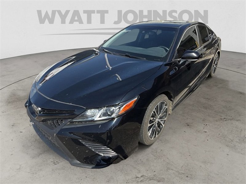 Used 2018 Toyota Camry L image 1