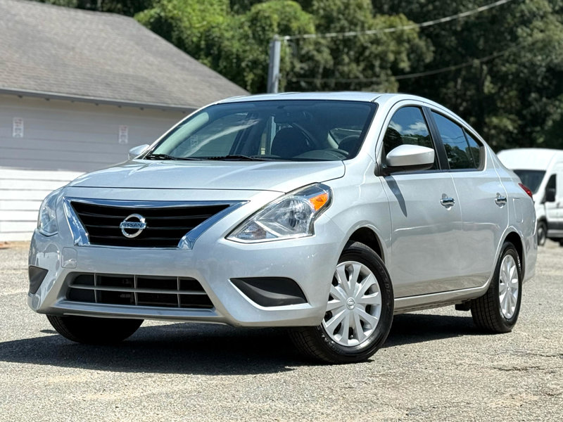 Used 2018 Nissan Versa SV image 1