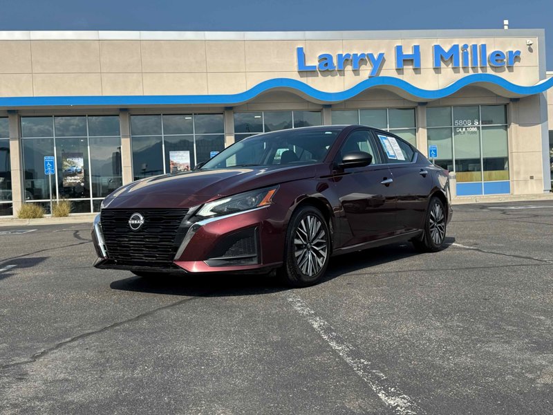Used 2024 Nissan Altima 2.5 SV image 1