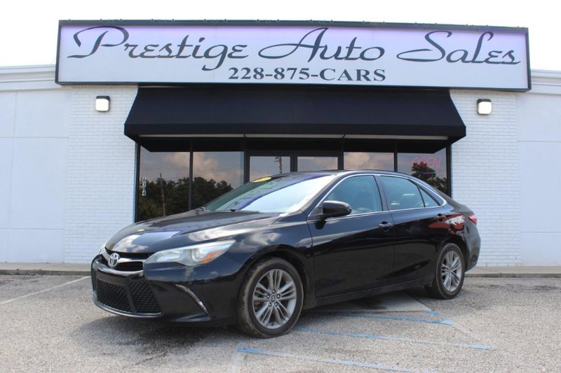 Used 2015 Toyota Camry SE image 1