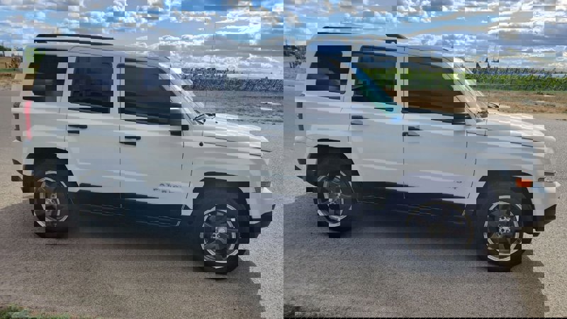 Used 2014 Jeep Patriot Sport image 1