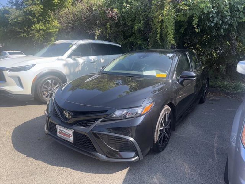 Certified 2023 Toyota Camry SE image 1