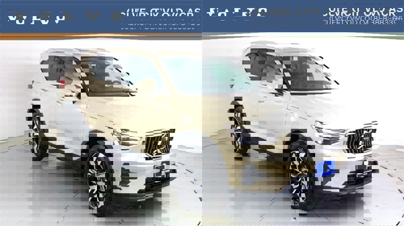 Certified 2025 Volvo XC40 B5 Plus image 1