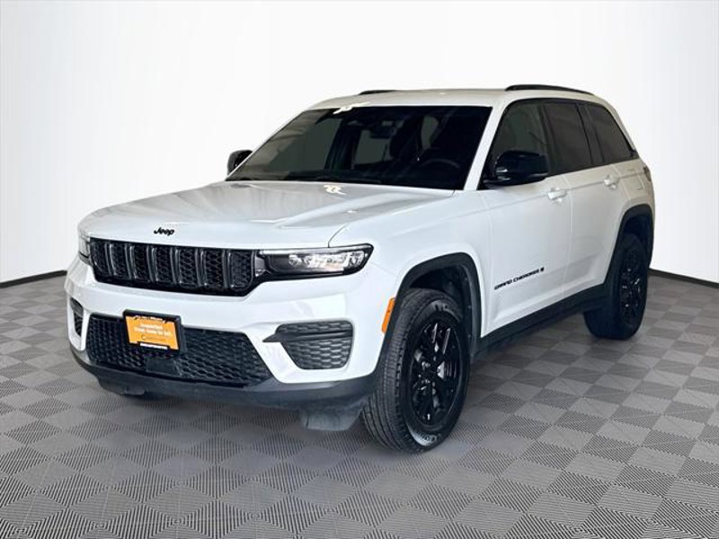 Certified 2024 Jeep Grand Cherokee Altitude image 1